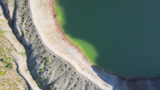 蔵王 お釜 おかま 空撮 縁 水辺 湖 まるで宇宙