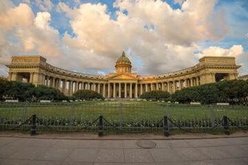Obraz premium View of the Kazan Cathedral in the early June morning. Saint-Petersburg, Russia