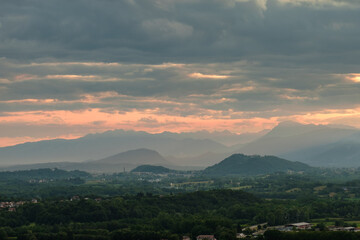 Naklejka premium Stormy sunset in the italian countryside