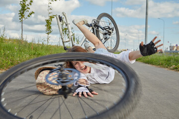 falling from the bicycle