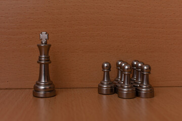Enfrentamiento de piezas de ajedrez
