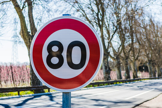 Speed limit sign (80km per hour)