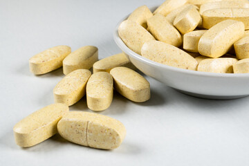 大量のマルチビタミンの錠剤