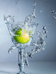 lemon in water