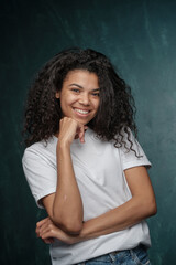 Photo portrait of gorgeous afro american curly girl smiling