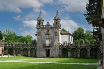 Fototapeta na wymiar Entrada lateral del Pazo de Oca, Galicia