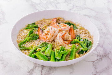 Rice noodles with seafood in thick gravy
