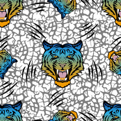 Seamless pattern with angry tiger. Head tiger  with gradient and scuffs