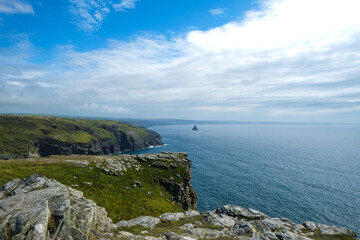 Fototapeta premium Amazing landscape on the cost of Cornwall. Family vacations in England on the ocean.