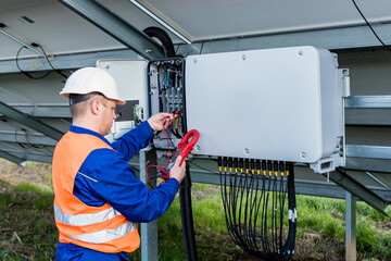 The inspector checks the actual output voltage level of inverter