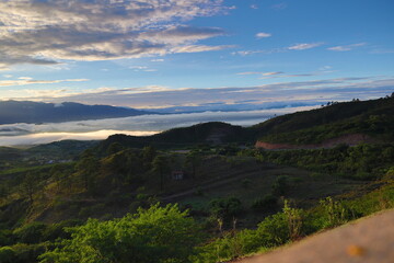 Fototapeta na wymiar Amanecer en montañas Honduras 