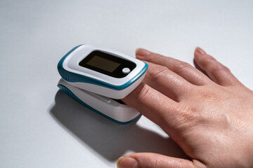 測定中のパルスオキシメーター