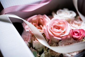 ピンクの花のプレゼント　フラワーアレンジメント
