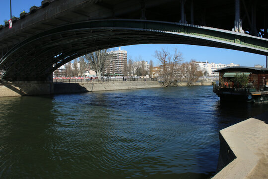 Courbevoie - Pont de Levallois - Ile de la Jatte