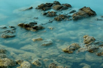 ROCKS AND WATER VELVET EFFECT