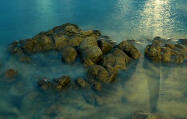 ROCKS AND WATER VELVET EFFECT