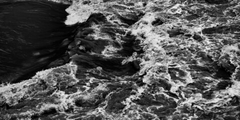 濁流（モノクロ）