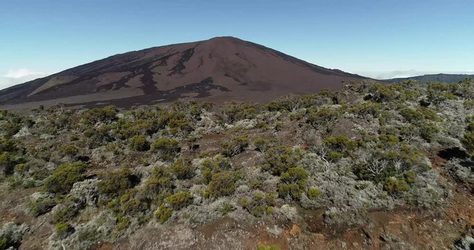 Le volcan Le Piton de la Fournaise sur l'Ile de la R&eacute;union