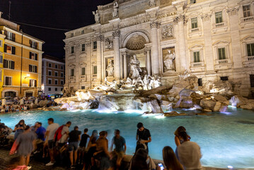 Naklejka premium The Trevi Fountain at night, Rome