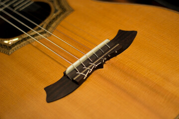 Fototapeta premium Guitarra acústica de madera artesanal