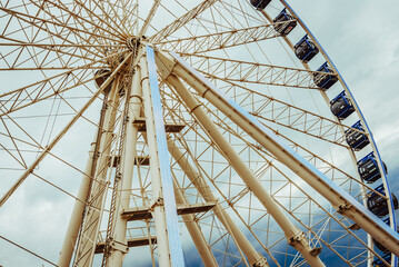 Obraz premium ferris wheel against the sky 