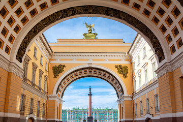 Fototapeta na wymiar Arch of General Staff on Palace square with Hermitage museum and Alexander column at background, Saint Petersburg, Russia