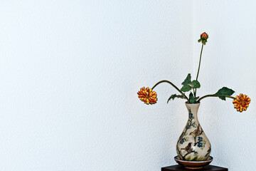 Jarr&oacute;n con flores - minimalista.