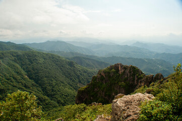 Naklejka premium landscape mountains with clouds background