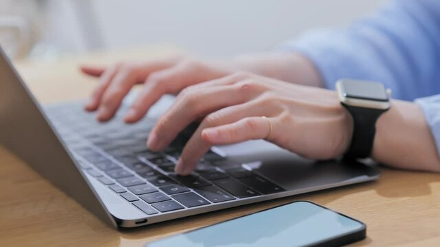 ビジネス・パソコン・女性