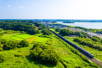 茨城県の牛久沼湖畔沿いを走行する常磐線 E531系を俯瞰撮影