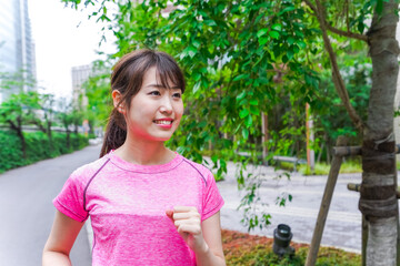 Fototapeta premium ランニングをする女性