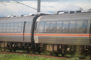 Obraz premium 関西本線のキハ75系快速みえ