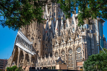 Barcelona, ​​España - junio de 2021: Catedral de la Sagrada Familia en verano