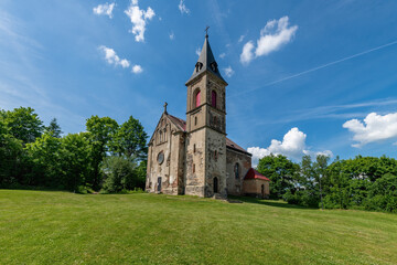 Fototapeta na wymiar Romantic ruins of Svamberk Castle (Krasikov) near the small spa town of Konstantinovy Lazne - Region Plzen