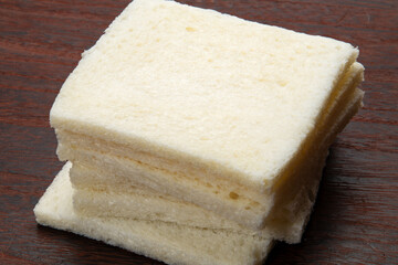 サンドウィッチ用の薄切り食パン
