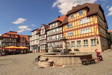 Bad Sooden-Allendorf; Marktplatz mit Marktbrunnen und Rosa im Ortsteil Allendorf