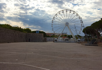 La grande roue d'Antibes, est installée sur le port d'Antibes, Pour la première fois de son...