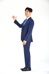 자신감 자득한 20대의 청년 직장인