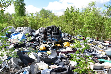 dzikie wysypisko śmieci, katastrofa ekologiczna, - obrazy, fototapety, plakaty