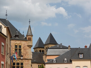 Obraz premium A classical facade perspective in Echternach