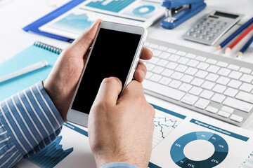 businessman with a smartphone, works in the office