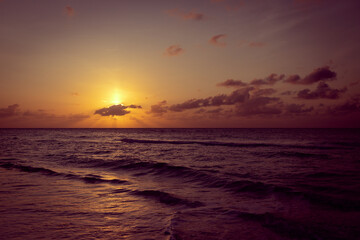 Fototapeta na wymiar Landscape magnificent sunset on the ocean