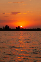 Naklejka premium Peace and quiet on the seashore at sunset.