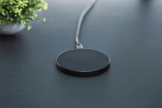 Efficiently Charge Your Phone with the S22 Wireless Charger
