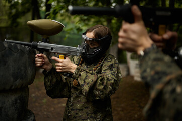 Fototapeta premium Warriors aimimg with paintball guns, team game