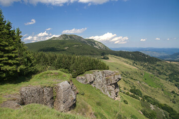 Panorama sur le versant sud du mont Mézenc plus haut sommet d'Ardèche
