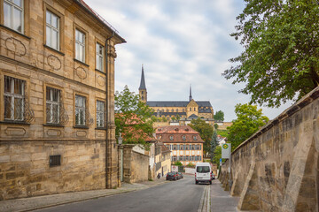 Fototapeta na wymiar Blick von der Straße Jakobsberg auf das Kloster Michelsberg in Bamberg, Bayern, Oberfranken