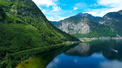 Fototapeta na wymiar Beautiful Lake Hallstatt in Austria - travel photography by drone