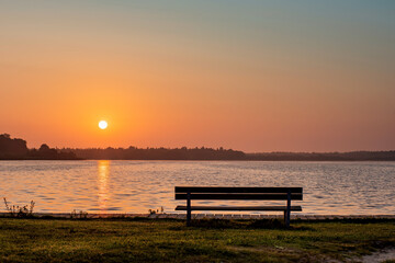 Bank am See in bad Bederkesa, Sonnenuntergang im Sommer, Sonnenaufgang im Sommer, Entspannung in der reinsten Form, Ruheort in der Natur, Sunset at the sea