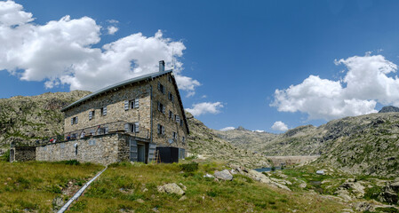 Fototapeta na wymiar Bachimaña refuge, Ibones azules and Bachimaña alto route, Huesca province, Spain